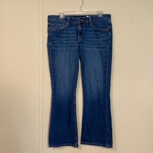 518 levi jeans size 11 s/c17”waist 9”rise 28”inseam pre loved no flaws